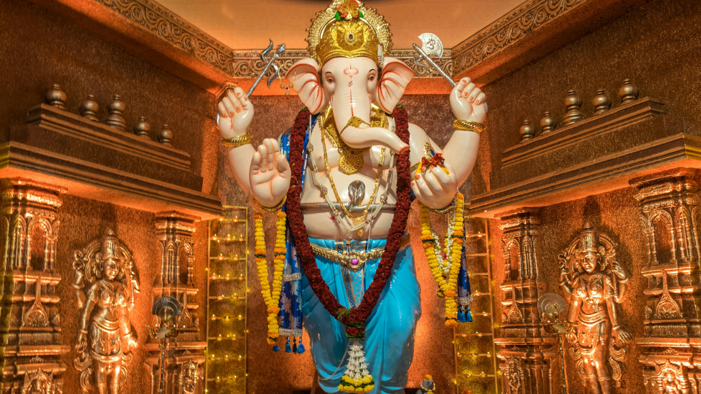 Ganapati Bappa Morya said Aarav Travel Blogger from Canada